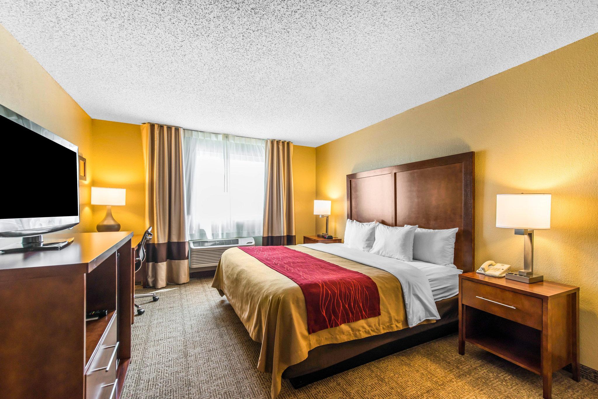 Comfort Inn & Suites Hays I-70 Buitenkant foto