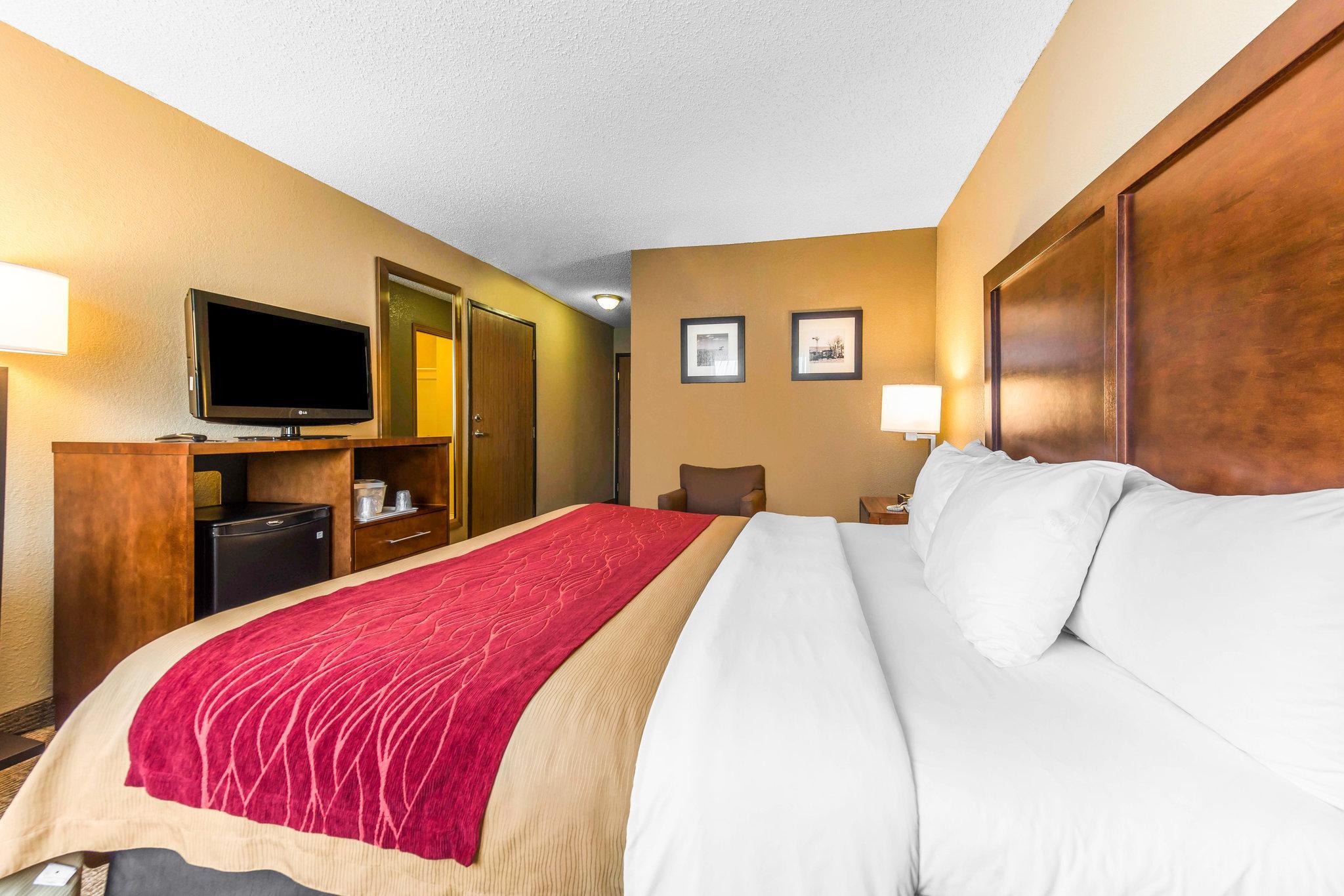 Comfort Inn & Suites Hays I-70 Buitenkant foto