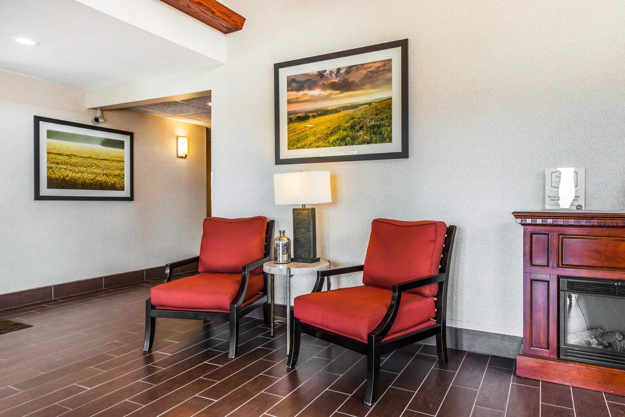 Comfort Inn & Suites Hays I-70 Buitenkant foto