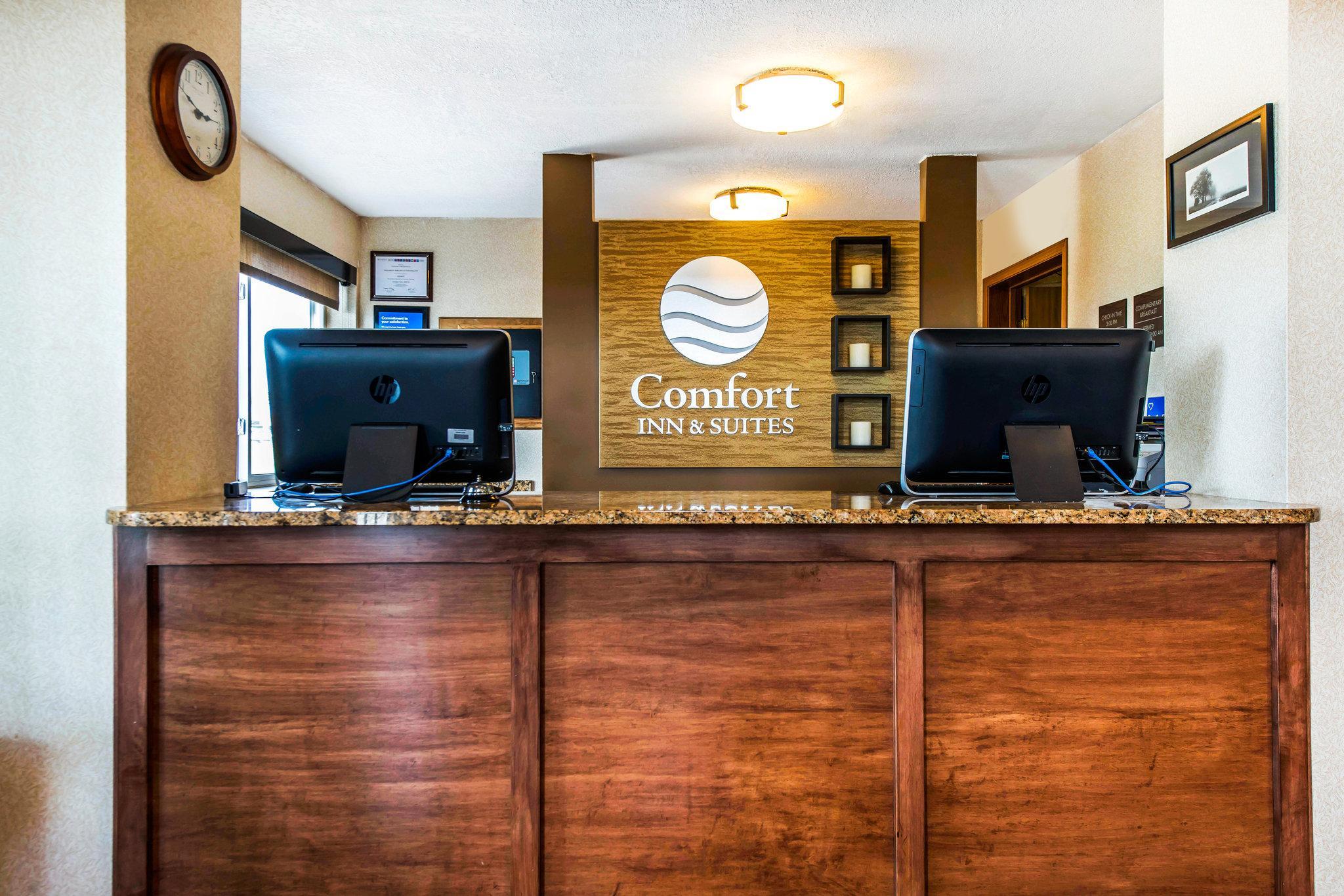 Comfort Inn & Suites Hays I-70 Buitenkant foto