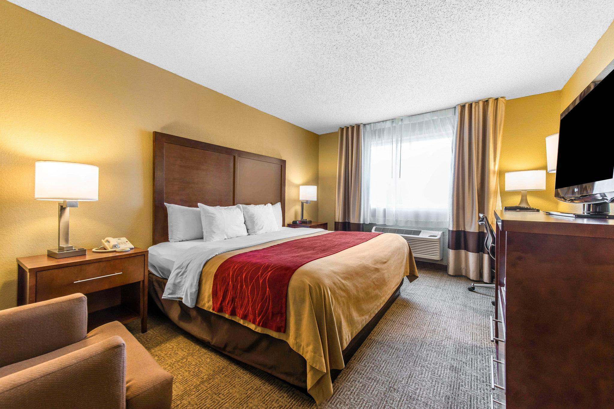 Comfort Inn & Suites Hays I-70 Buitenkant foto