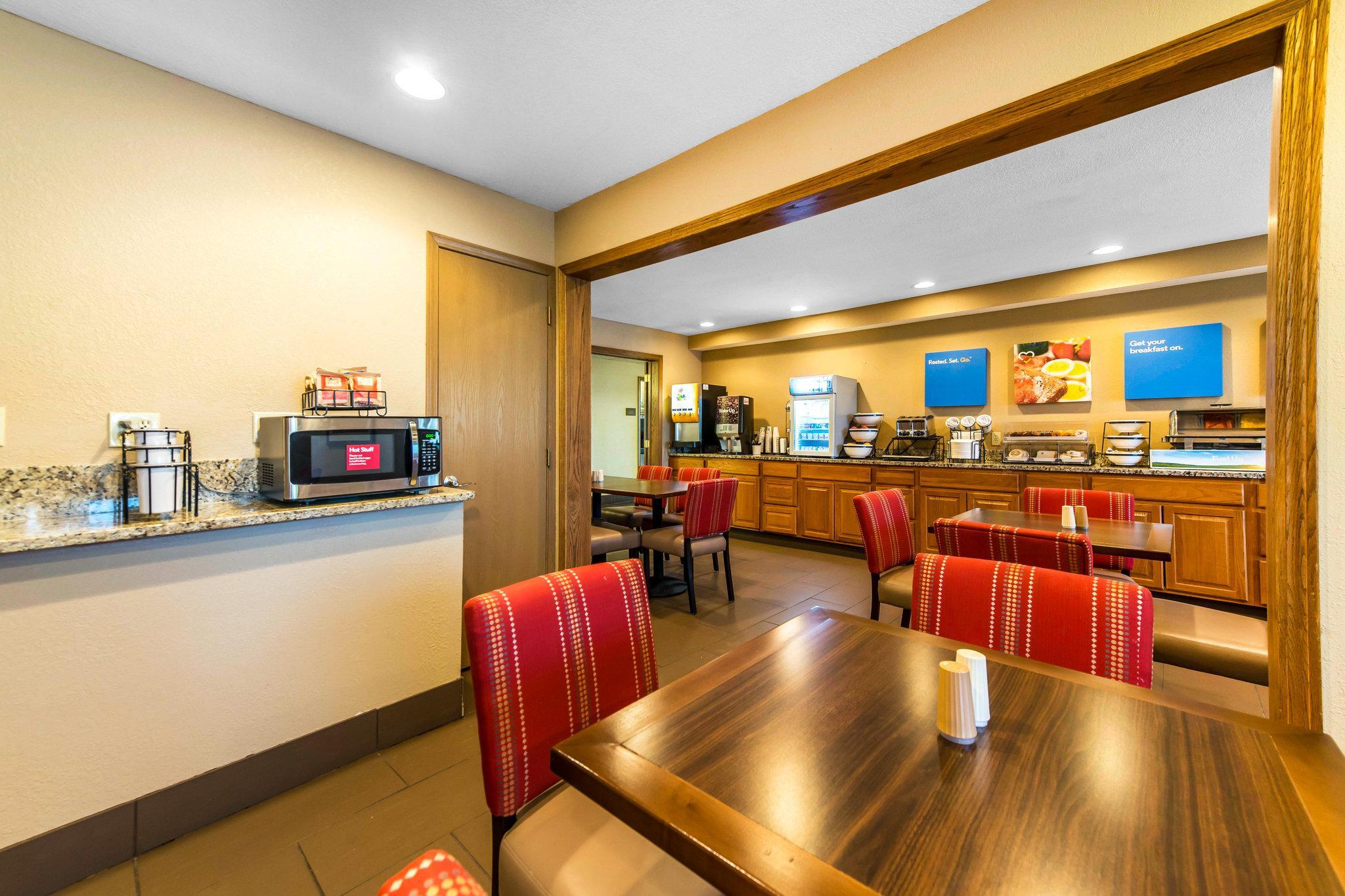 Comfort Inn & Suites Hays I-70 Buitenkant foto