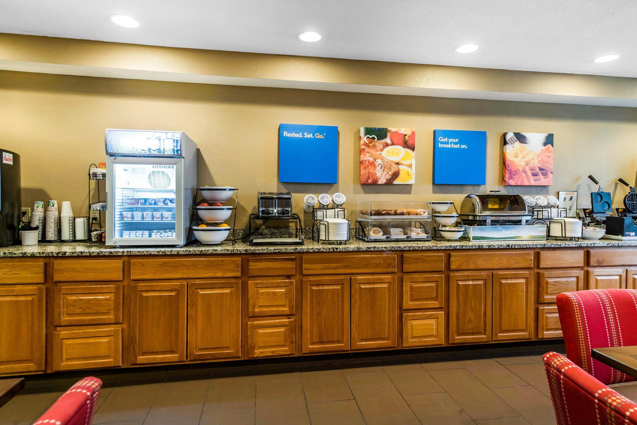 Comfort Inn & Suites Hays I-70 Buitenkant foto
