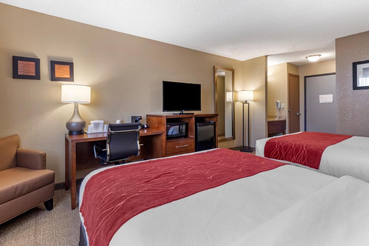 Comfort Inn & Suites Hays I-70 Buitenkant foto
