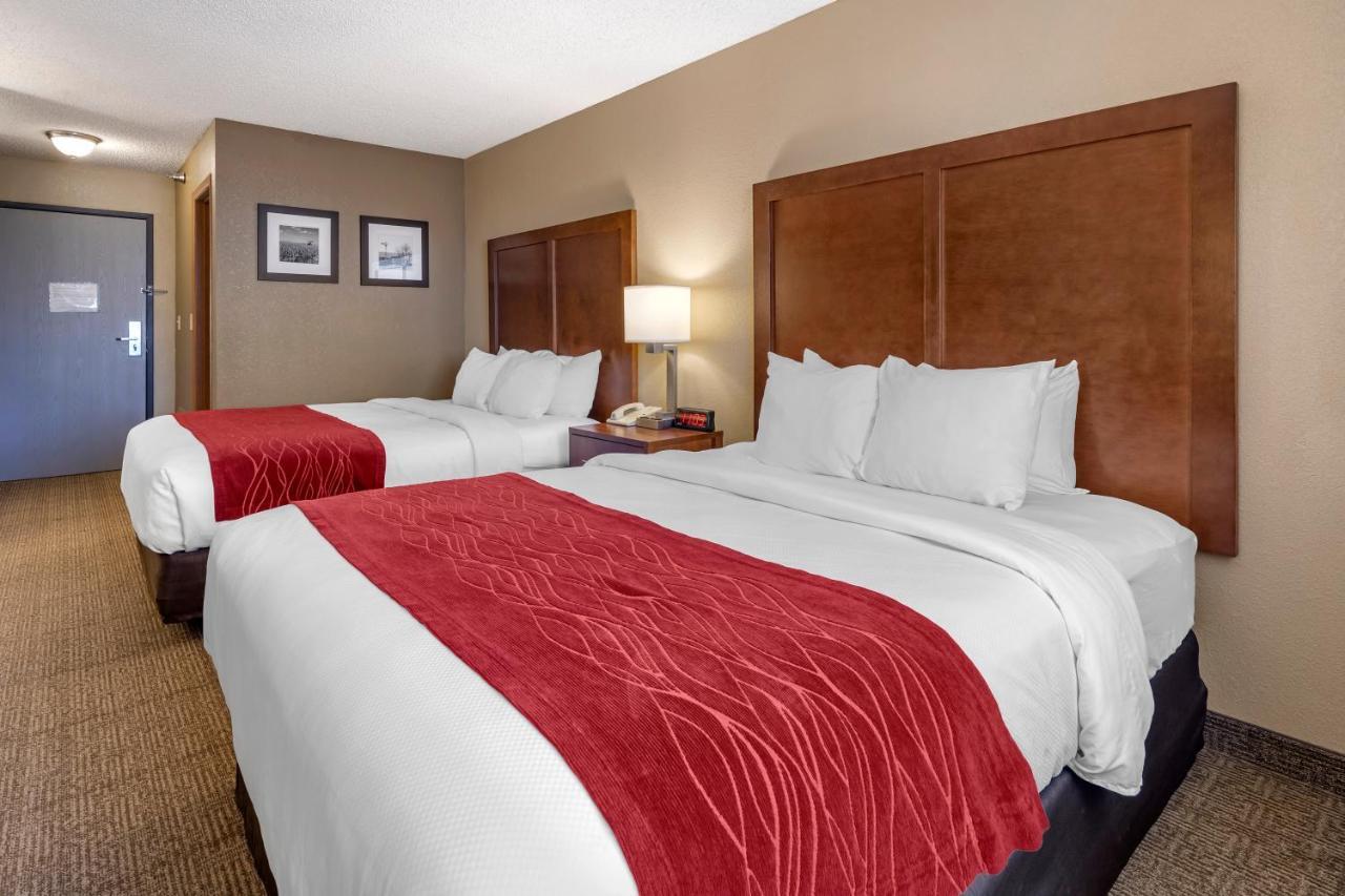 Comfort Inn & Suites Hays I-70 Buitenkant foto