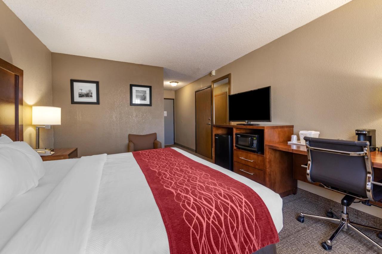 Comfort Inn & Suites Hays I-70 Buitenkant foto
