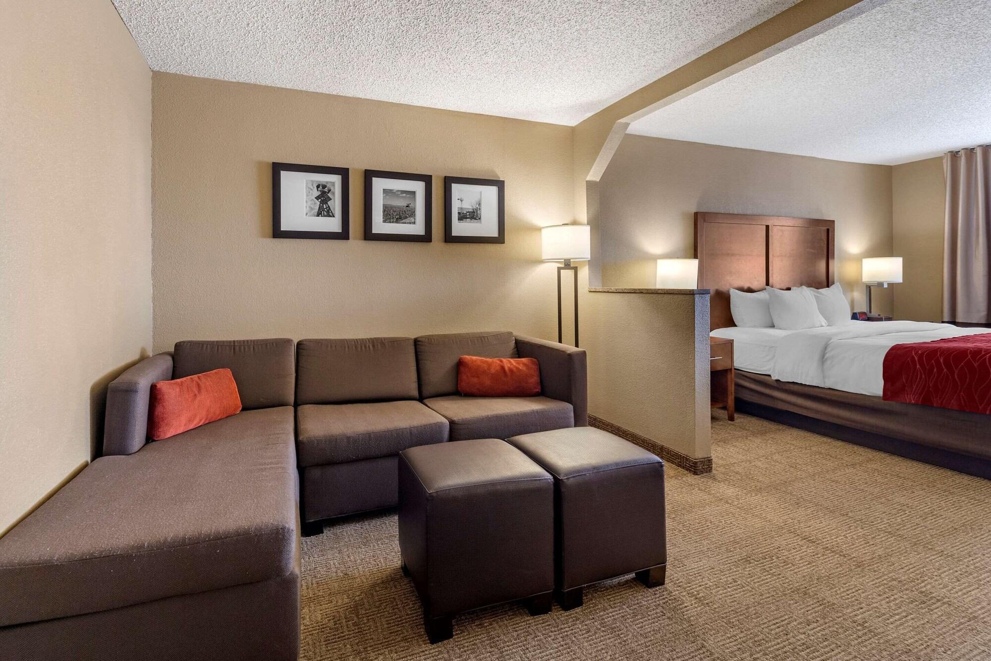 Comfort Inn & Suites Hays I-70 Buitenkant foto
