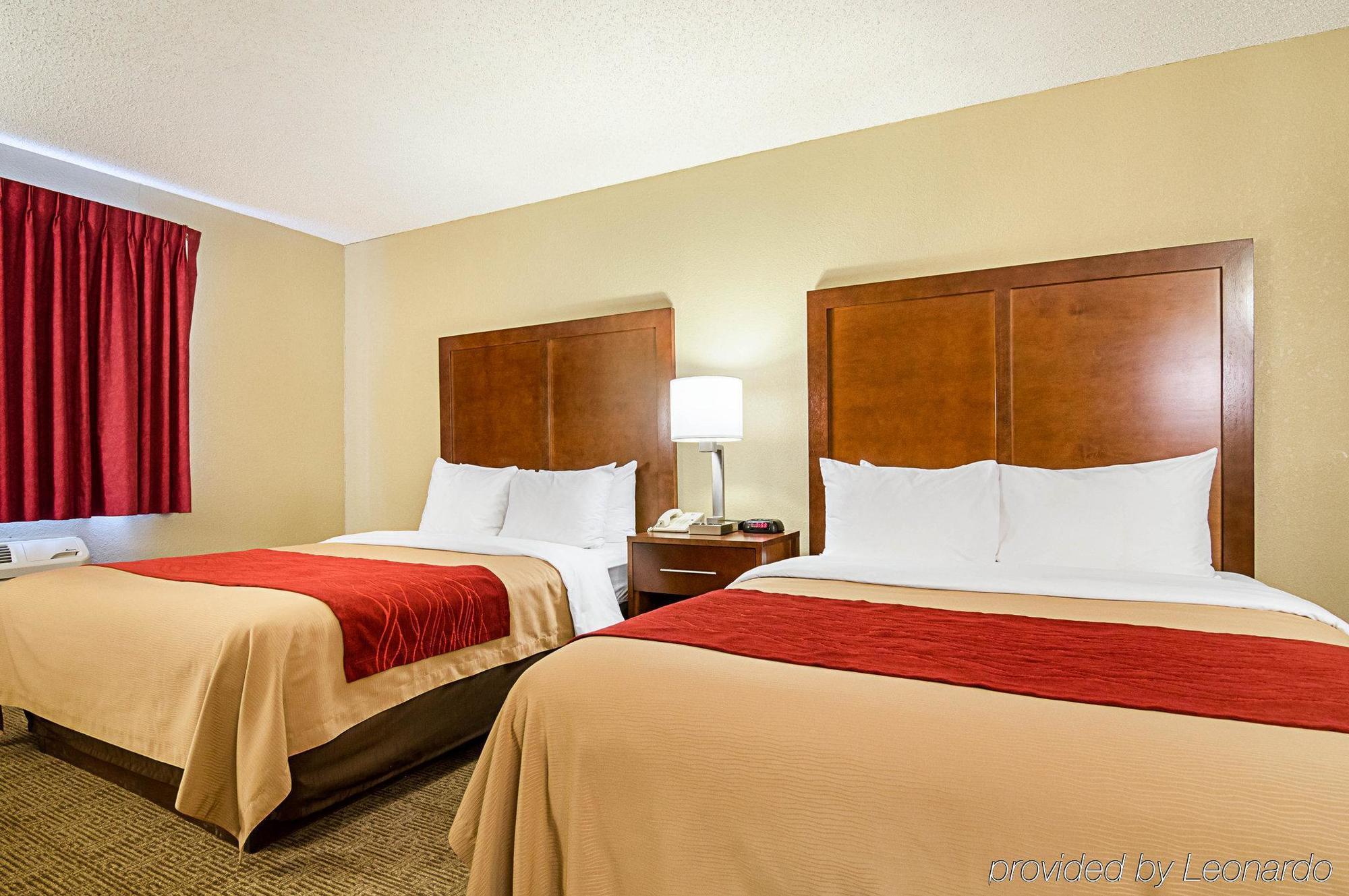 Comfort Inn & Suites Hays I-70 Buitenkant foto