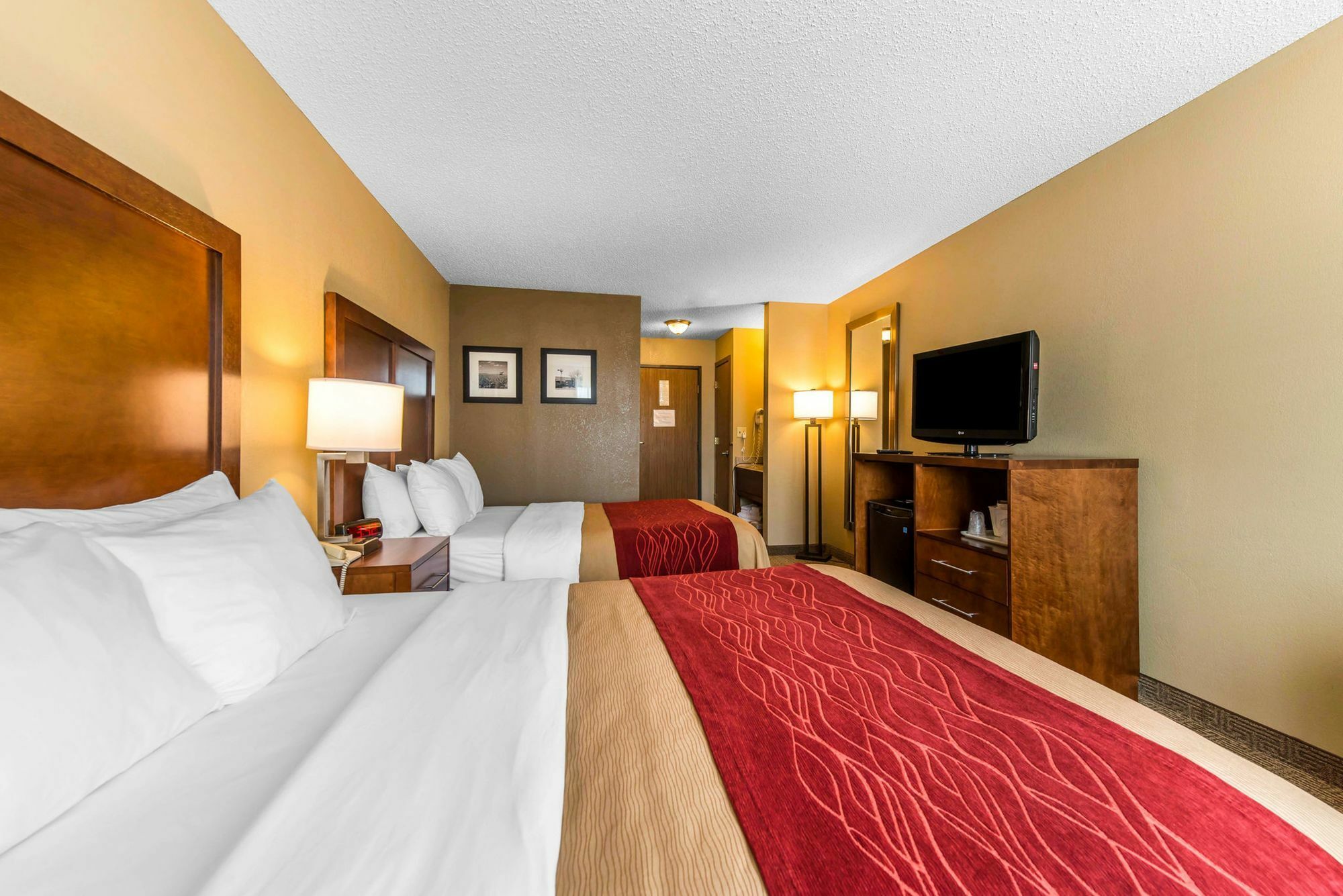 Comfort Inn & Suites Hays I-70 Buitenkant foto