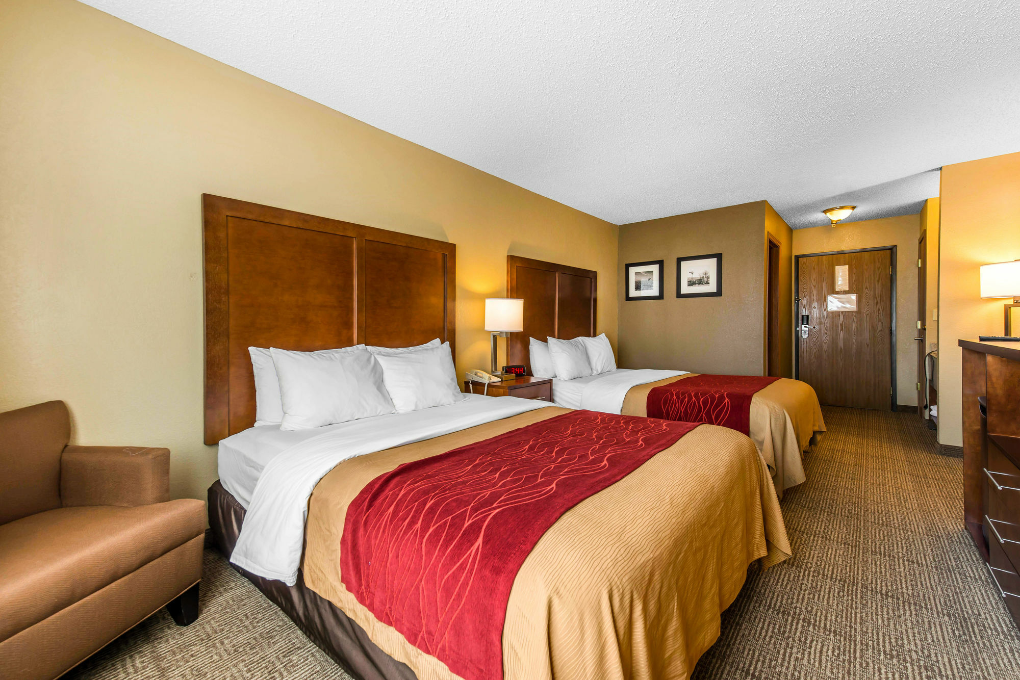 Comfort Inn & Suites Hays I-70 Buitenkant foto